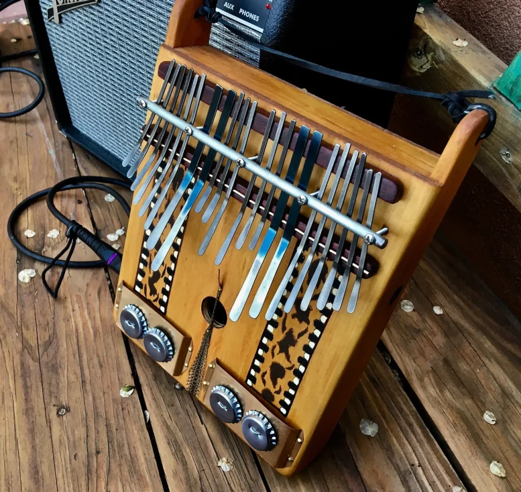 A small wooden Lamellaphone instrument with buttons and knobs.