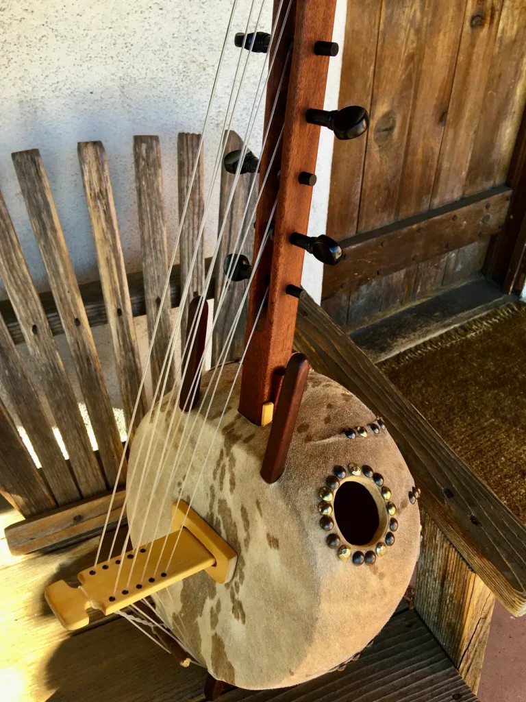 Description : An Ngoma instrument resting on a wooden bench.